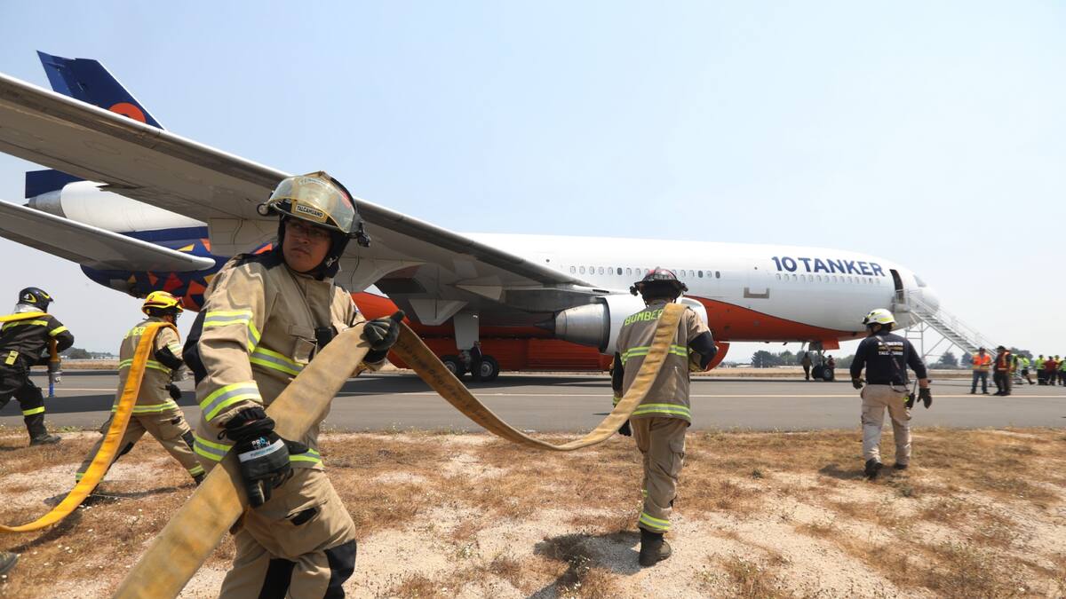 VIDEO | Ten Tanker realiza su primera descarga en incendio forestal de Arauco