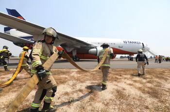 VIDEO | Ten Tanker realiza su primera descarga en incendio forestal de Arauco