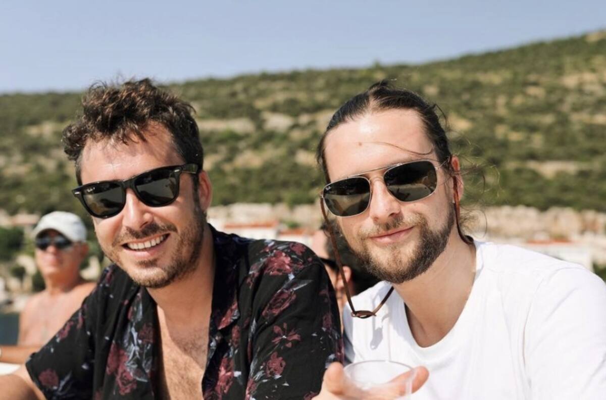 Con carrete en la piscina: Jean Philippe Cretton invitó a Nicolás Oyarzún y a sus amigos a conocer su nuevo hogar