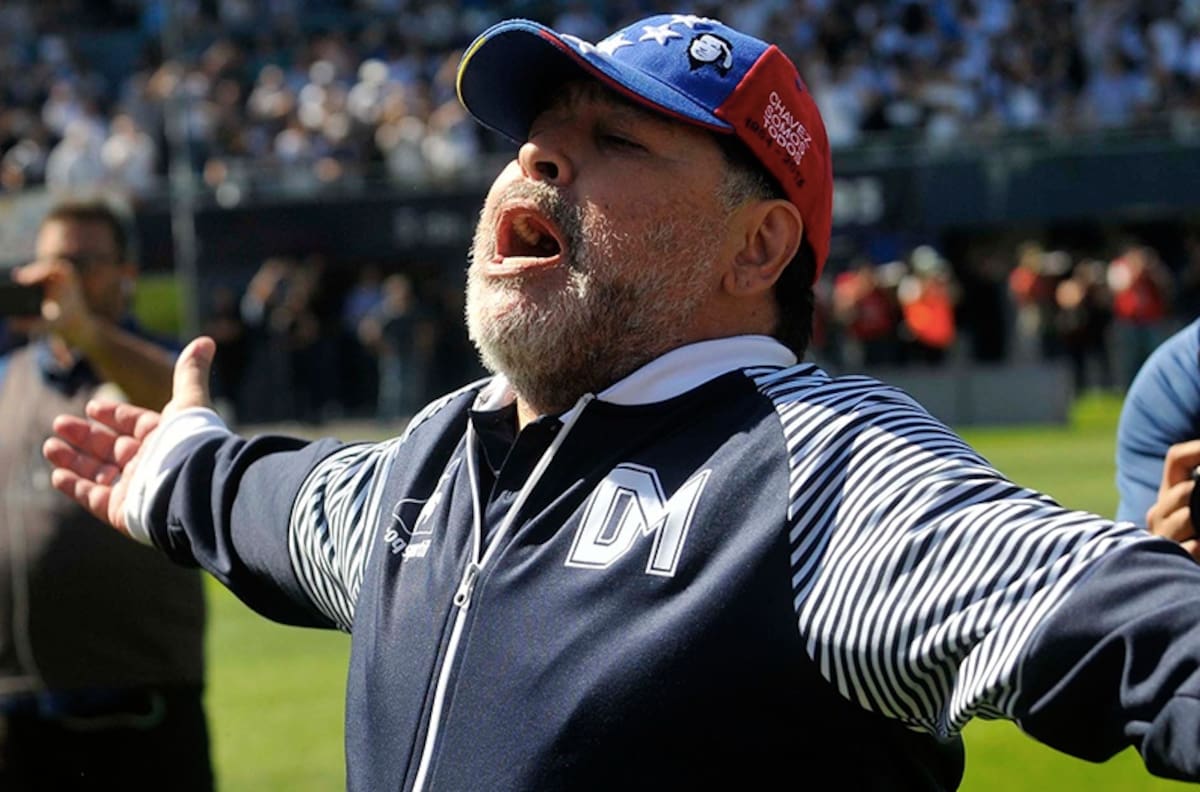 Diego Maradona tiene un pie fuera de Gimnasia y Esgrima de La Plata