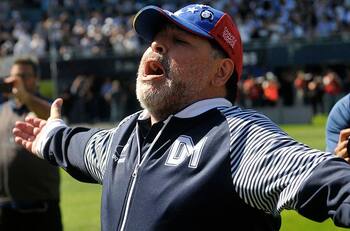 Diego Maradona tiene un pie fuera de Gimnasia y Esgrima de La Plata