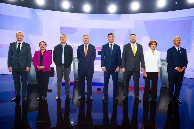 Harold Mayne-Nicholls junto a los otros candidatos a La Moneda.