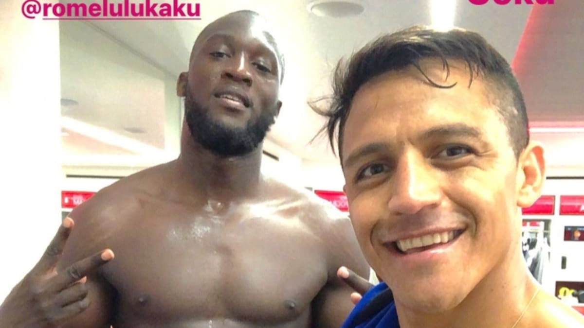 Alexis Sánchez y Lukaku se creen Broly y Gokú en el Manchester United