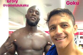 Alexis Sánchez y Lukaku se creen Broly y Gokú en el Manchester United