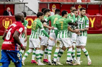 Betis de Bravo y Pellegrini no tuvo mayores problemas con el Gijón y avanzó en la Copa del Rey