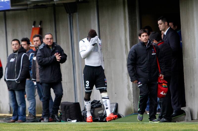 jugando por Colo Colo ante Ñublense.