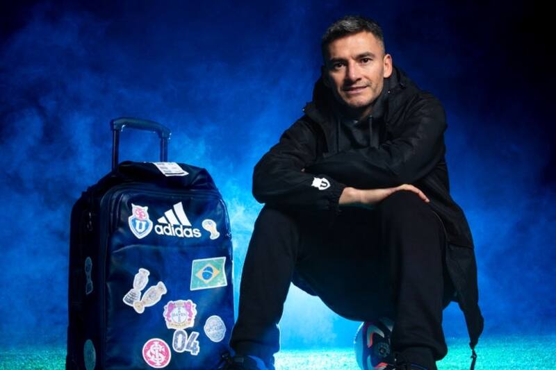 Charles Aránguiz fue oficializado como nuevo refuerzo de la U. Foto: Aton.