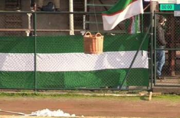 VIDEO| ¡La pelota llegó en un canasto de mimbre!: El llamativo inicio de partido que se dio en Tercera División