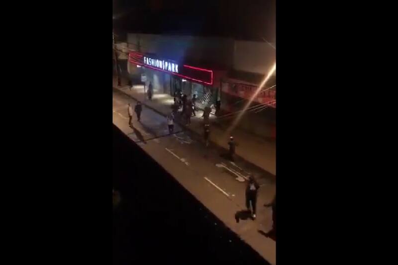 Registran saqueo en tienda comercial de San Joaquín. Créditos: @KekaBasualdo