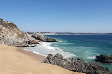 Esta playa escondida en Algarrobo es perfecta para descansar y apreciar el mar: A una hora y 36 minutos de Santiago