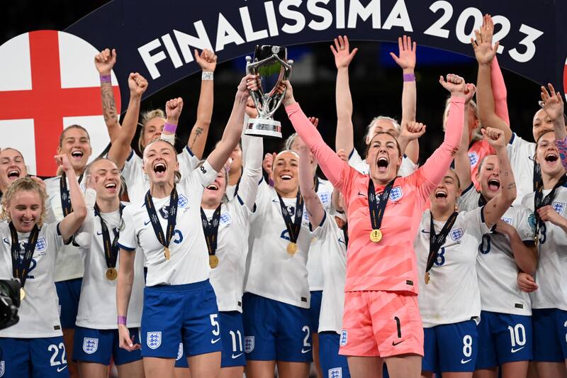 Inglaterra ganó la primera Finalissima Femenina entre la UEFA y la Conmebol al derrotar en penales a Brasil. Foto: @Lionesses.