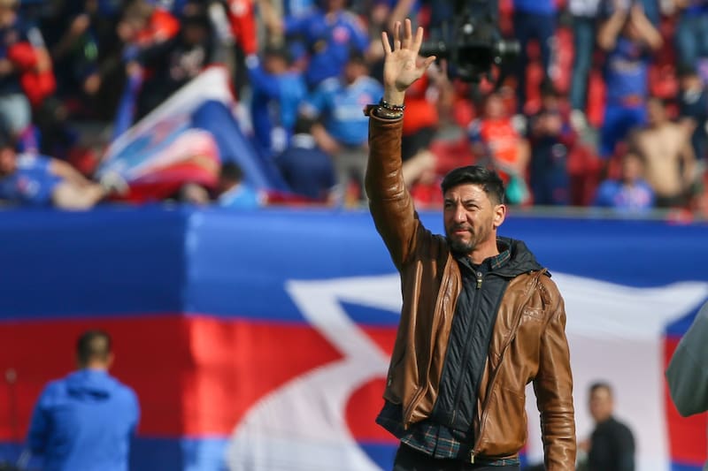 El delantero uruguayo está arrancando su carrera como entrenador y espera poder llegar en algún momento a Universidad de Chile. Foto: Agencia Aton