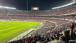 Atentos Colo Colo y la UC: esto cobran los clubes en el mundo por cambiar el nombre de sus estadios