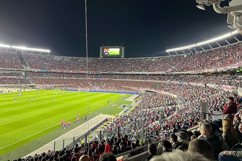 El Estadio Monumental de River no recibiría hinchas albos.