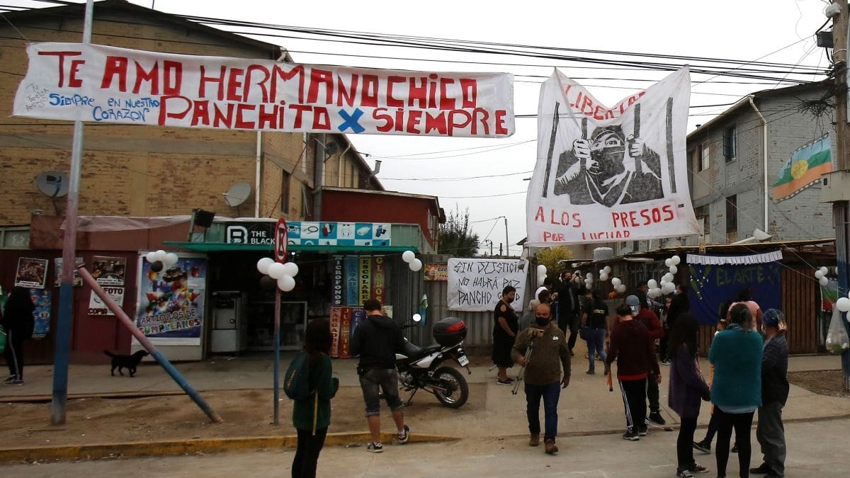 Cientos de personas despiden en Puente Alto al malabarista Francisco Martínez baleado por carabinero