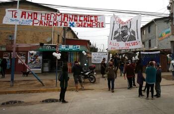 Cientos de personas despiden en Puente Alto al malabarista Francisco Martínez baleado por carabinero