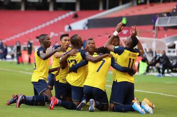 Ecuador goleó a Uruguay en Quito y toma vuelo en las Eliminatorias