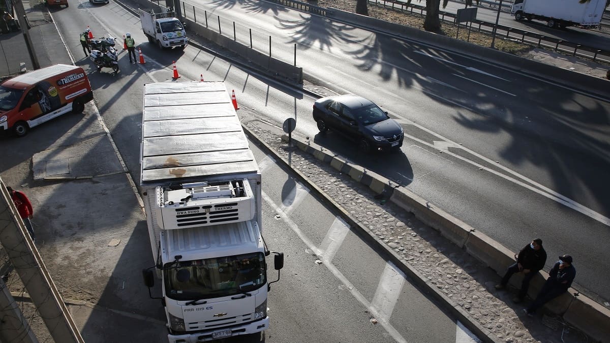 Sujetos asaltaron camión en Autopista del Sol y abandonaron a chofer en San Bernardo