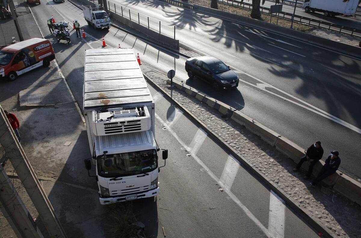 Sujetos asaltaron camión en Autopista del Sol y abandonaron a chofer en San Bernardo