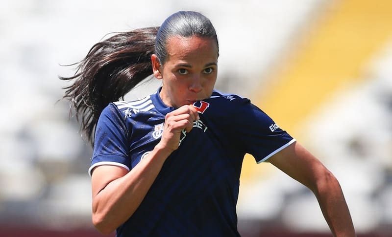 celebrando el gol de la U ante Colo Colo en el Superclásico Femenino 2021.