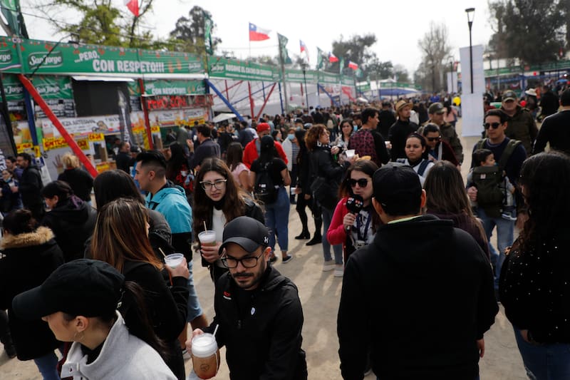 El evento cuenta con zona de foodtracks, juegos típicos bailables, juegos infantiles, sorteos y mucho más. Foto: ATON.