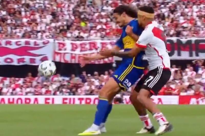 tuvieron un fuerte cruce en el Superclásico argentino.