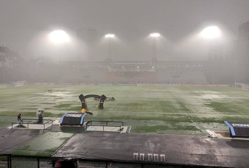 La lluvia amenaza la realización del compromiso por Copa Libertadores. Foto: @PrimeroEnLNE