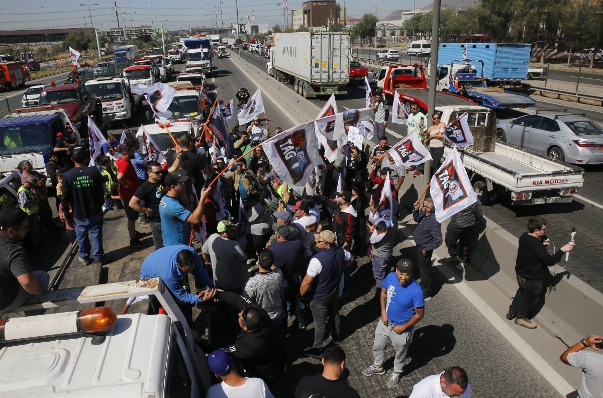 VIDEO | Movimiento No+TAG realizó bloqueo de rutas en dirección a Santiago