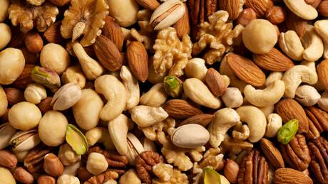 Las ventajas desconocidas de comer frutos secos regularmente según Harvard