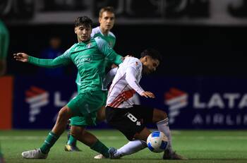 Delantero chileno cruza la cordillera y ficha por vigente campeón argentino: jugará la Copa Libertadores