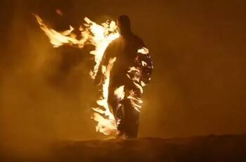 Kanye West se prendió fuego, trajo a DaBabby y Marilyn Manson y simuló una boda con Kim Kardashian