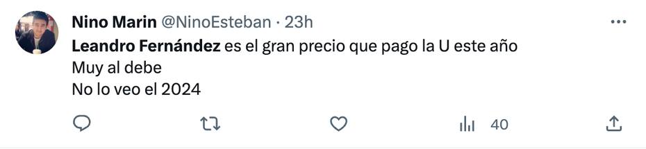 Hinchas critican a Leandro Fernández.