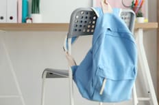 ¿Preparando la vuelta a clases?: este truco es ideal para limpiar tu mochila y estuche