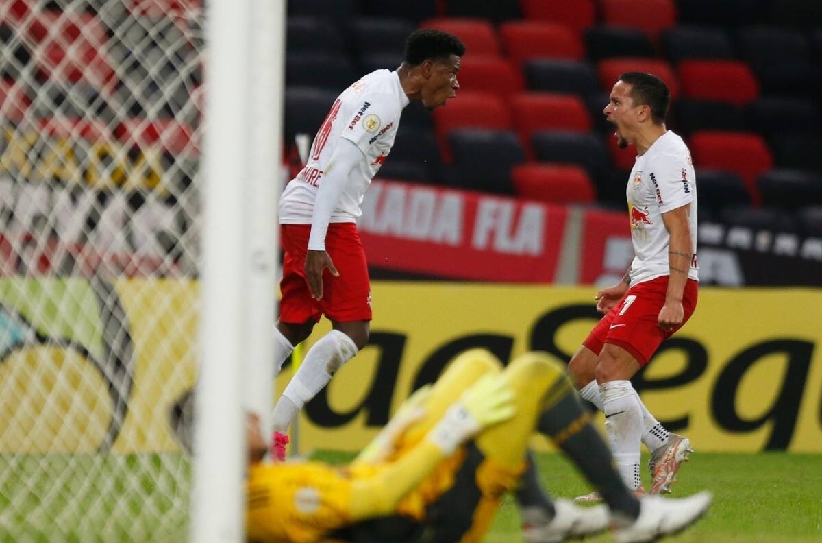 VIDEO: ¡Directo al Puskás! En Brasil deliran con el golazo de taco del Bragantino al Flamengo