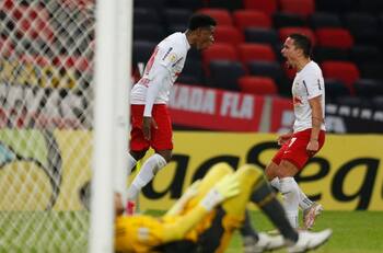 VIDEO: ¡Directo al Puskás! En Brasil deliran con el golazo de taco del Bragantino al Flamengo