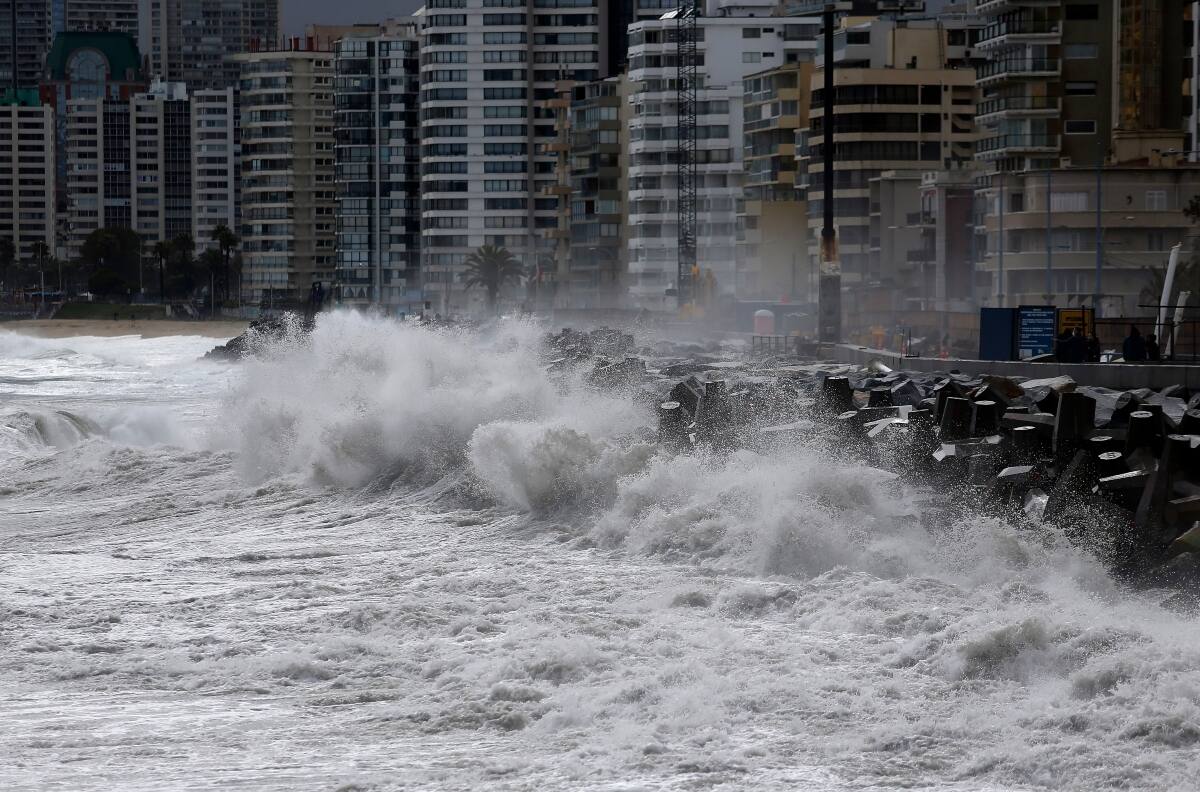 El Quisco: Hallan cuerpo de hombre que ingresó al mar de noche pese a marejadas