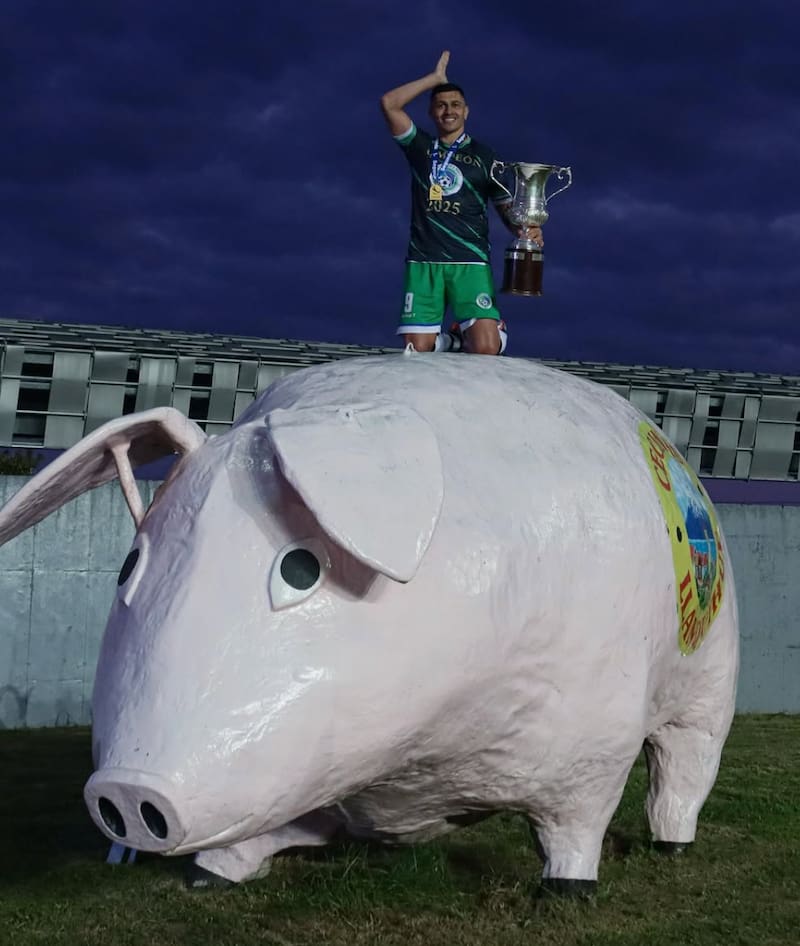 El delantero es campeón con Deportes Puerto Montt. Foto: @camilosantanaph en Instagram.