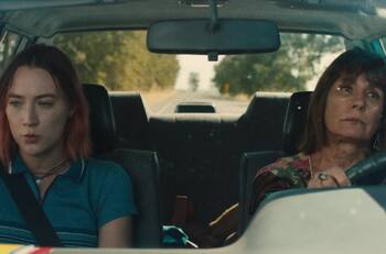 Esta emotiva película dirigida por Greta Gerwig es ideal para compartir, reír y regalonear con tu madre en su día