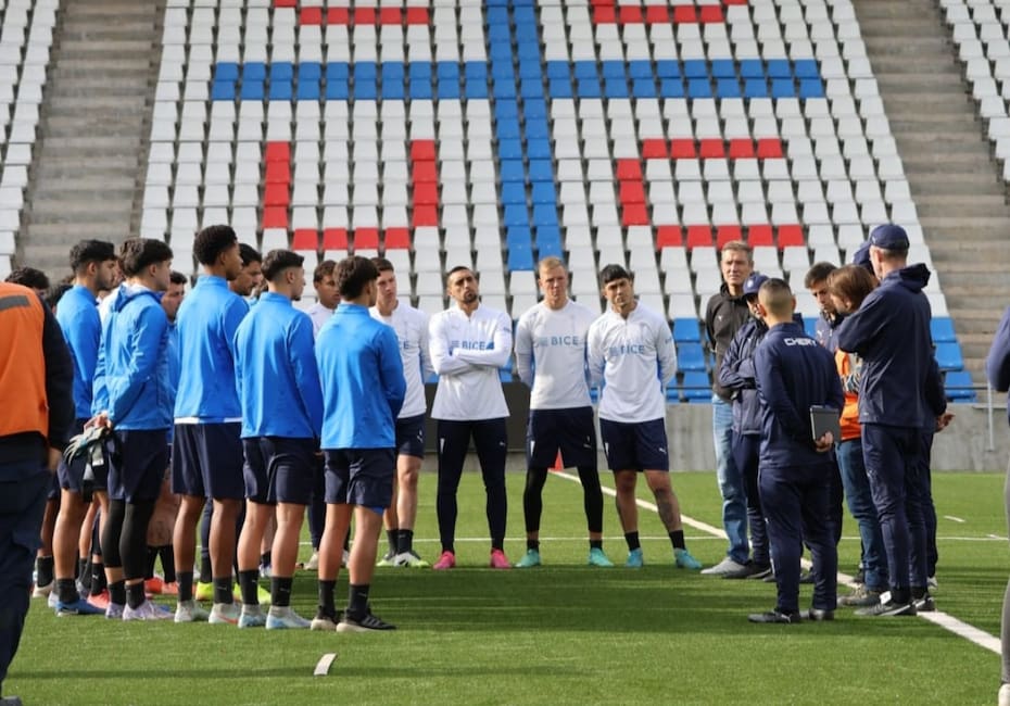 Los Cruzados ya entrenaron en el Claro Arena