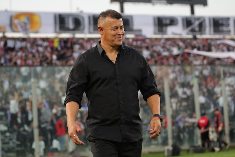 dirigiendo a Colo Colo en el Monumental. Foto: Aton.