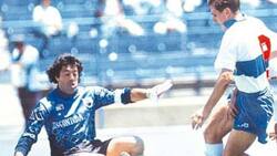 Emblema de la UC, mundialista y mentor de Tiane Endler: así fue la vida futbolística de Marco Cornez