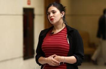 Cariola y González exigen la renuncia de Piñera tras salida de Mario Rozas