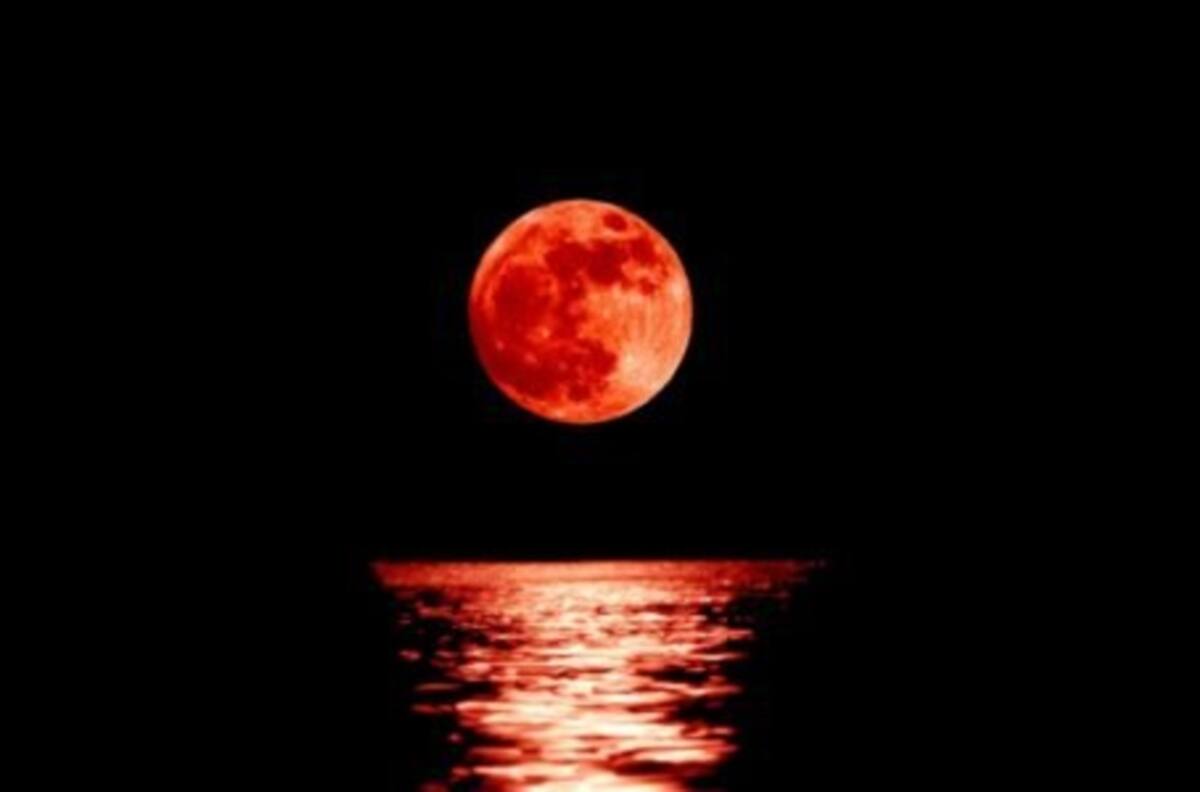 Hora exacta para ver el clímax del eclipse lunar y "luna de sangre" en Chile