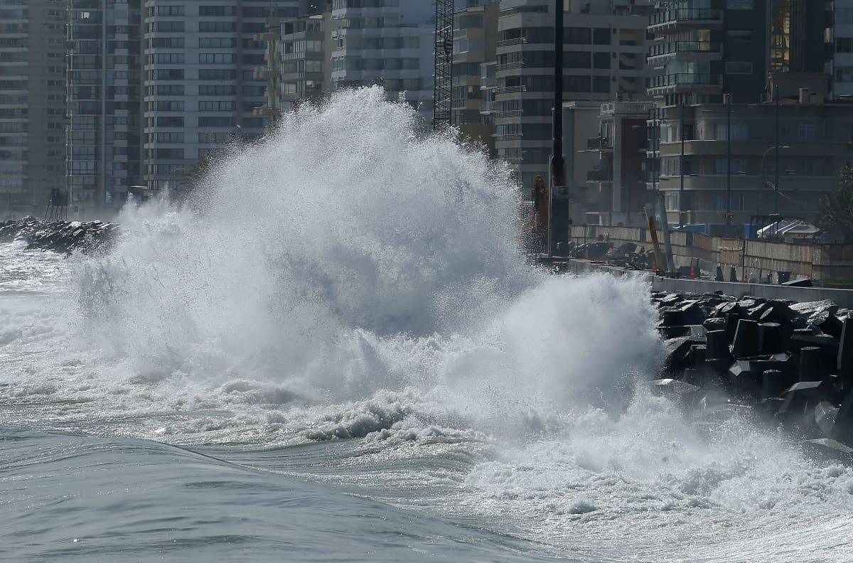 Marejadas en Chile: Autoridad emite alerta especial por fuerte oleaje desde Chiloé hacia Arica
