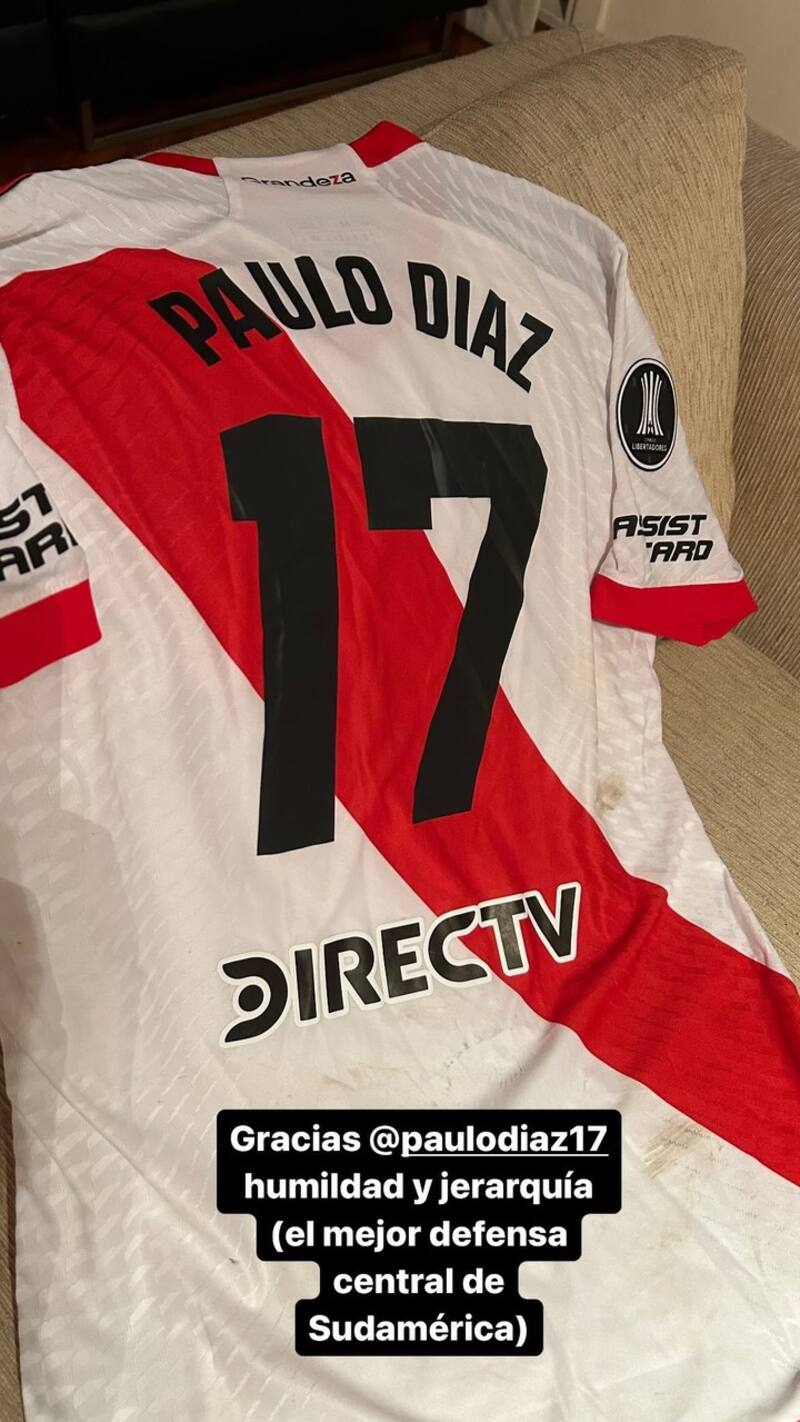 Paulo Díaz le regaló la camiseta que usó en Copa Libertadores a Hernán Díaz, histórico de River Plate.