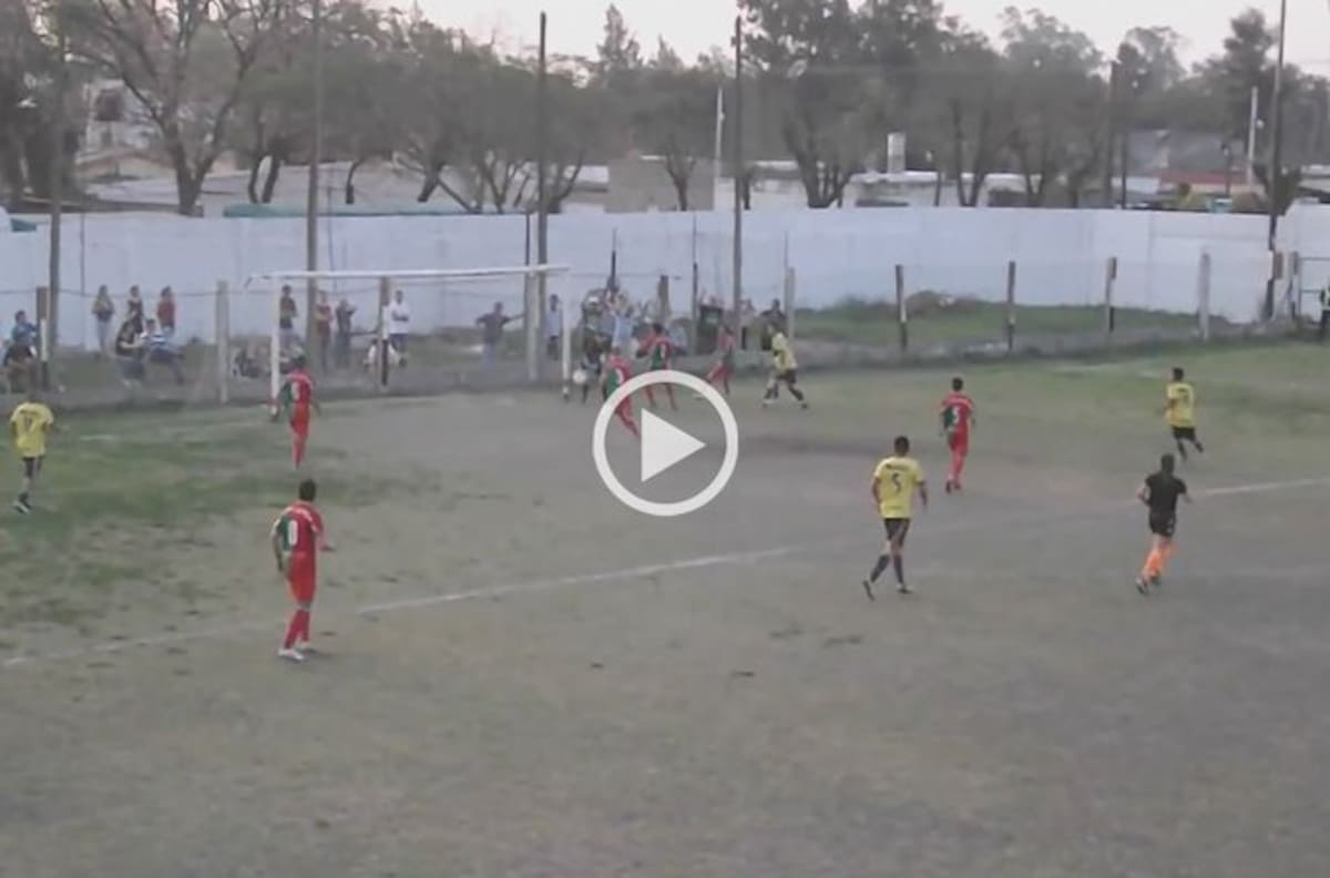 ¿Necesitan lentes o VAR? El gol fantasma que es furor en redes sociales