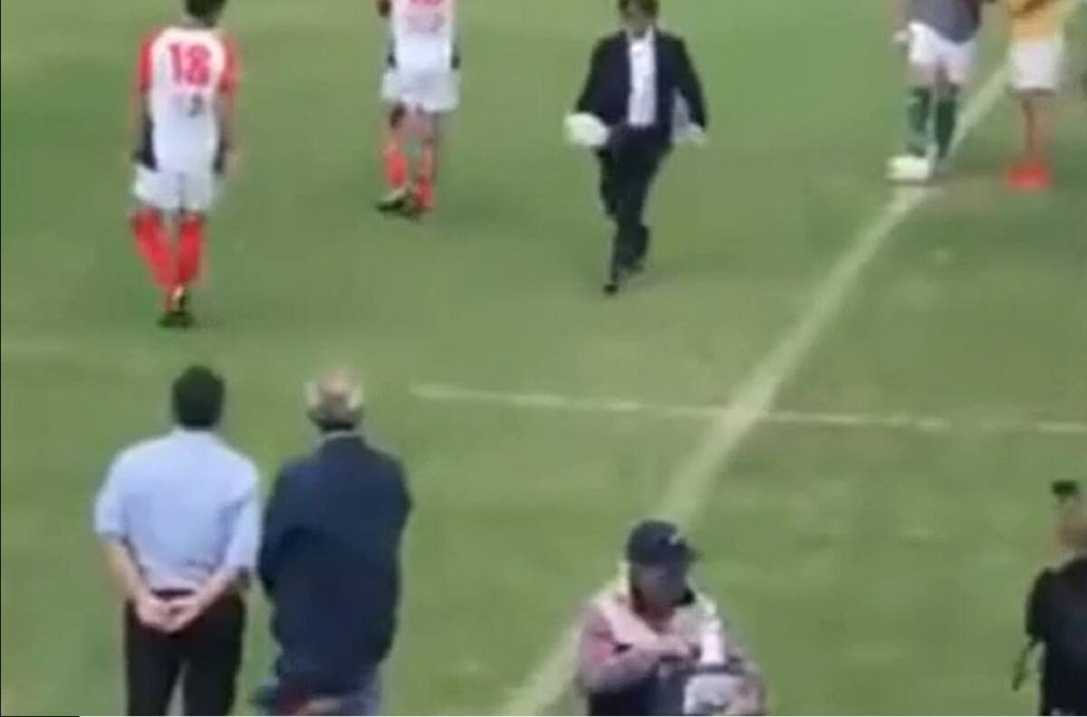 VIDEO | Insólito: Presidente de Uruguay le dio por error un pelotazo al jefe de la Policía