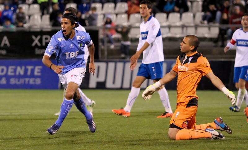 Luis Pedro Figueroa tras marcarle a LA UC con la camiseta de O'Higgins.