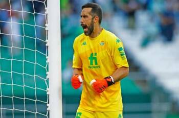 Desclasifican eufóricos mensajes de Claudio Bravo en el grupo de WhatsApp de arqueros del Betis