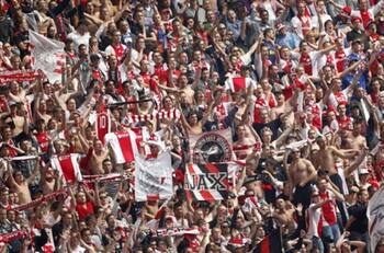 VIDEO: Ajax quedó a un paso de ser campeón y celebró con mar de hinchas en medio de la pandemia